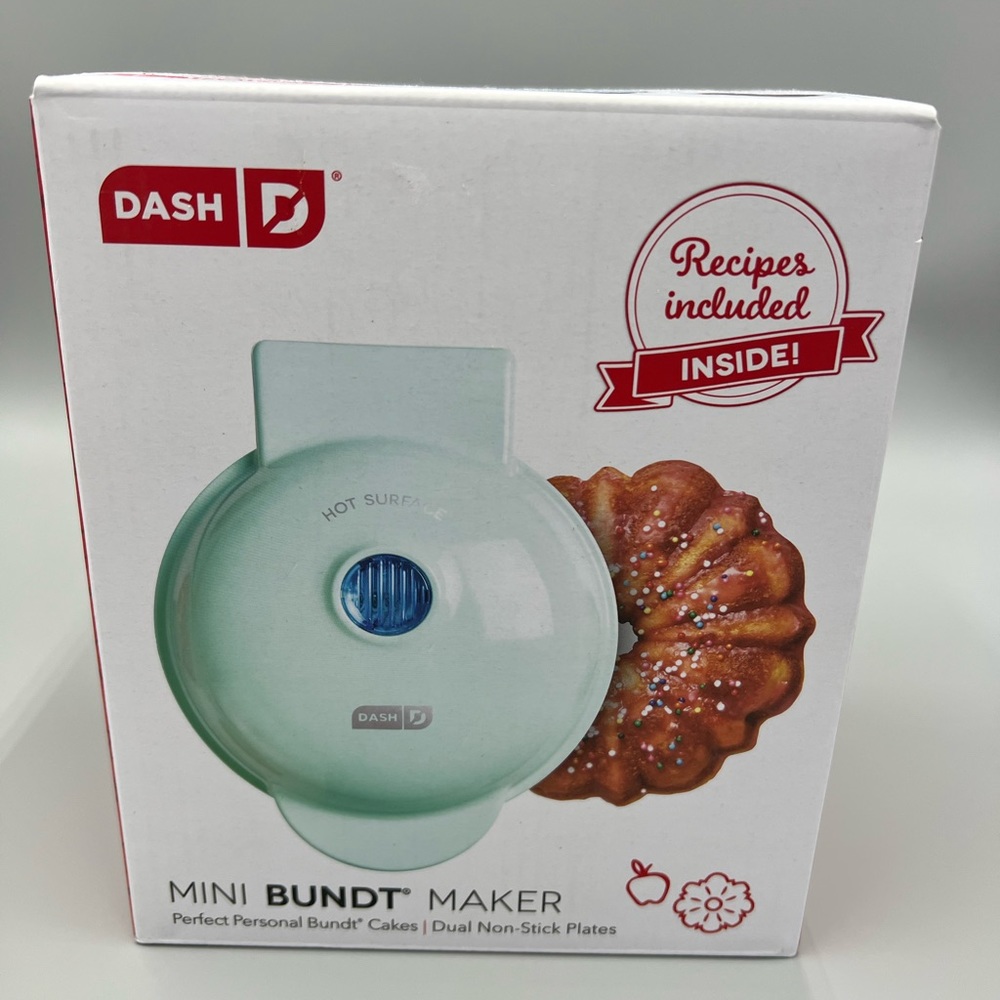 Dash Aqua Mini Bundt Maker. Perfect Personal Bundt Cakes, Non-Stick Plates.